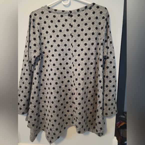 Green Envelope dotted pullover top Size 1X - Picture 3 of 5